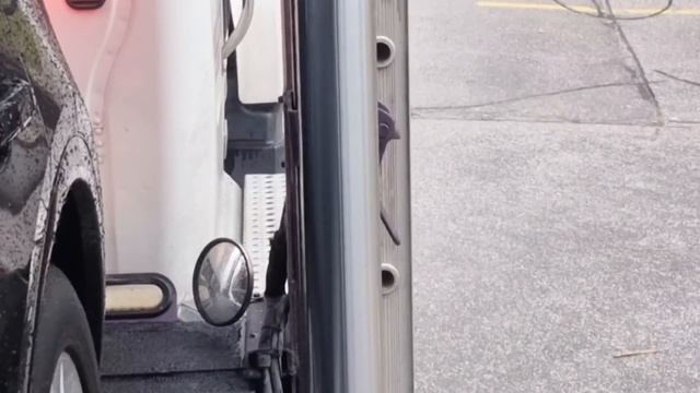 Блогер БН в ДОЛЕ этой АФЁРЫ | Люксовые машины из Канады увозят в США. Почему? смотреть онлайн