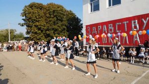 Танец выпускников на Празднике Знаний в МБОУ "Желябовская СОШ"