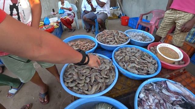 Рыбный рынок в Сиолиме, купили криветок, видео с Индийскими котиками ... смотреть онлайн
