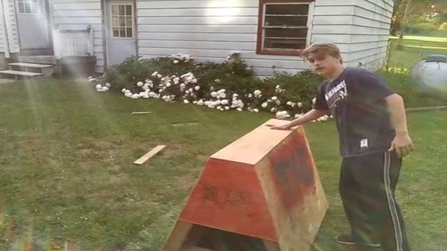 PARKOUR TRICKS - SPEED VAULT TUTORIAL / Learn How To Become The Best At Parkour And Freerunning смотреть онлайн