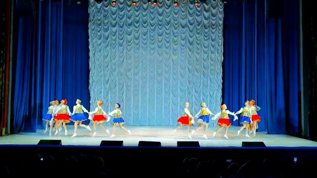 Русский танец Трепак на музыку из балета сказки Щелкунчик смотреть онлайн