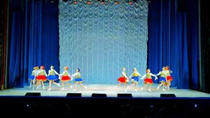 Русский танец  Трепак  на музыку из балета сказки Щелкунчик