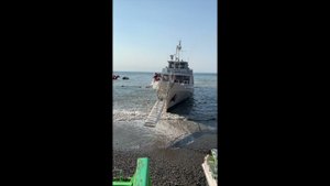 Швартовка теплохода носом к берегу в Крыму