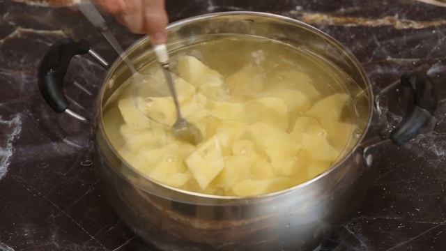 Хрустящие КУРИНЫЕ ОТБИВНЫЕ и СОЧНЫЕ КРЫЛЬЯ в ПАНИРОВКЕ / Рецепт картофельного пюре / БЫСТРО И ВКУСН смотреть онлайн