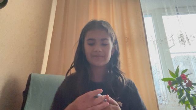 Показываю жевачки которые я купила?||сколько их? ? смотреть онлайн