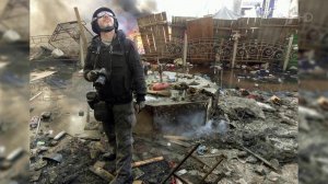 В Донбассе сотни людей пришли на траурный митинг, ...респондента МИА "Россия сегодня" Андрея Стенина