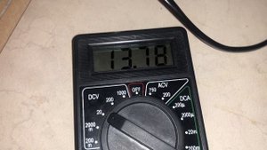 Зарядное устройство для автомобильного аккумулятора . Вымпел 20 . Тестирую на аккумуляторе .