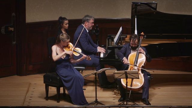 ATOS Trio: Kreisler - Three pieces for piano trio - live at Wigmore Hall смотреть онлайн