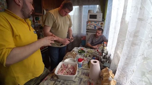 Закуски, ребра и курица смотреть онлайн