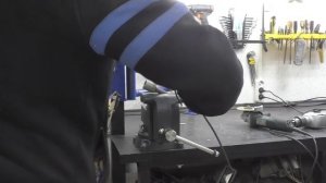Старый дедовский способ ! Приспособление для выравнивания проволоки ! How to straighten a wire?