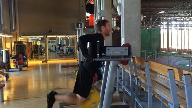 Отжимания на брусьях + 15 КГ. Parralel bar dips + 15 KG. смотреть онлайн