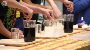 Ученики Летней школы СУНЦ НГУ показали зрелищные химические опыты