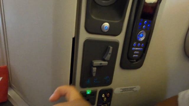 Обзор бизнес класса в АЗУРЕ на Боинг 777 300 ! Нашли минус )