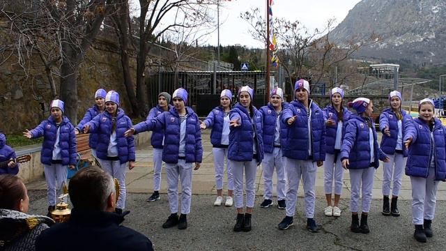 Юнги "Хрустального" на песенном этапе 1 смены 2021 г. смотреть онлайн