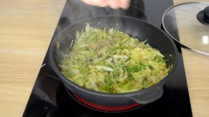 Шарлотка из капусты. Рецепт приготовления пирога.