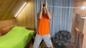 Убрать жир со спины и выровнять осанку помогут простые упражнения ?