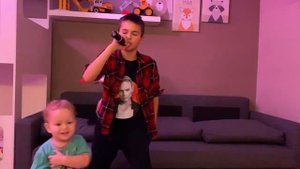 Дети поют песню Шамана " Встанем "