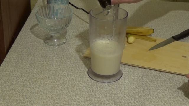 Как сделать "Банановый коктейль". Очень вкусный банановый смузи. смотреть онлайн