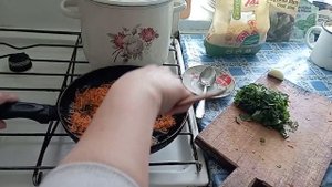 Вкусный суп с курицей, вермишелью и грибами. Delicious soup with chicken, vermicelli and mushrooms.