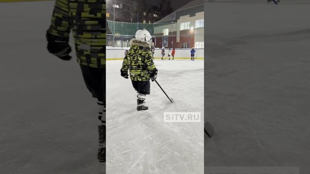 Первые "хоккейные шаги" будущих чемпионов! ?