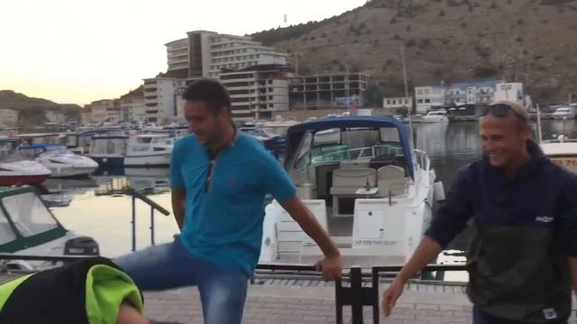 ЯЙЦО ОБ ГОЛОВУ!!!ПРАНК смотреть онлайн