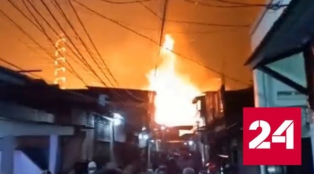 Очевидцы сняли кадры крупного пожара в топливохранилище в Джакарте - Россия 24 