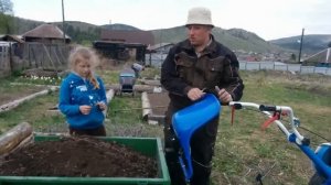 Строим высокие теплые грядки с помощью мотоблока НЕВА МБ 2. Часть 2