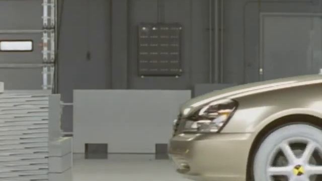 2003 Infiniti Q45 moderate overlap IIHS crash test смотреть онлайн