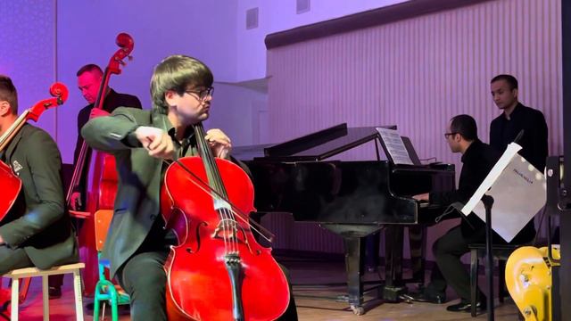 Queens - We are Champions. Солисты : Тиллаков Равшан - Пианино , Жураев Шохрух - Виолончель смотреть онлайн