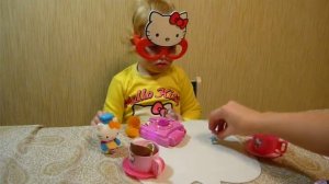 Открываем фотоаппарат и киндер сюрпризы Хелло Китти, the camera and surprises kinder Hello Kitty