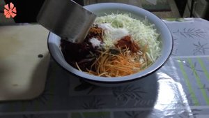 Салат "Капуста со свеклой и морковью по-корейски"