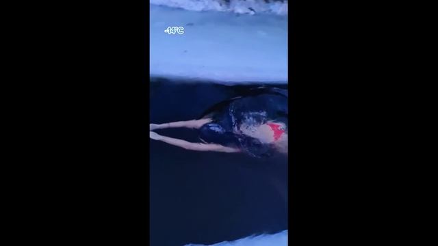 ЧЕРЕЗ страх - в прорубь  #закаливание #прорубь #shorts.mp4