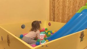 Сухой бассейн своими руками из пеноплекса.Дочь в восторге!!!