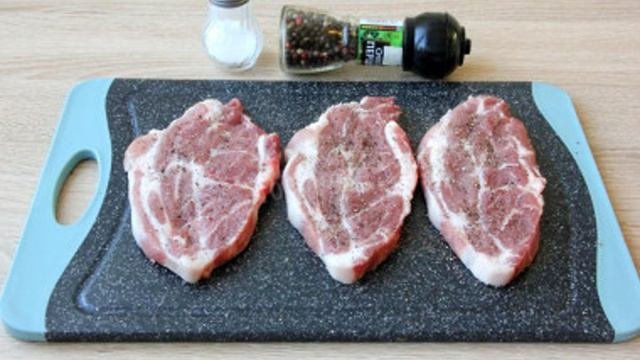 Мясо на сковороде гриль свинина