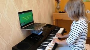 Soft Way to Mozart :Ульяна (6), упражнение "Червячок" или "Гусеница"