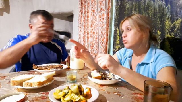 МУКБАНГ - ЖРЁМ С ЖЕНОЙ - Жареная рыба - ЗЕЛЕНЫЕ ПОМИДОРЫ 🐗 смотреть онлайн