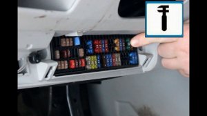 Замена предохранителя №39 вентилятора отопителя в Шкода Фабия.