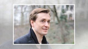 «Неужели такая большая»: Сергей Безруков впервые показал лицо дочери. Поклонники расстроганы| TVRu