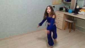 Мой танец, который я придумала сама.