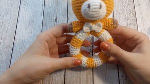 Погремушка жирафик вязаная крючком / knitted rattle