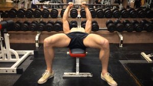 Пуловер со штангой лежа