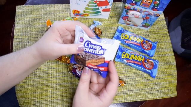 Бюджетные новогодние подарки до 200 рублей из Пятерочки, посмотрим какие конфетки в дешевых подарка