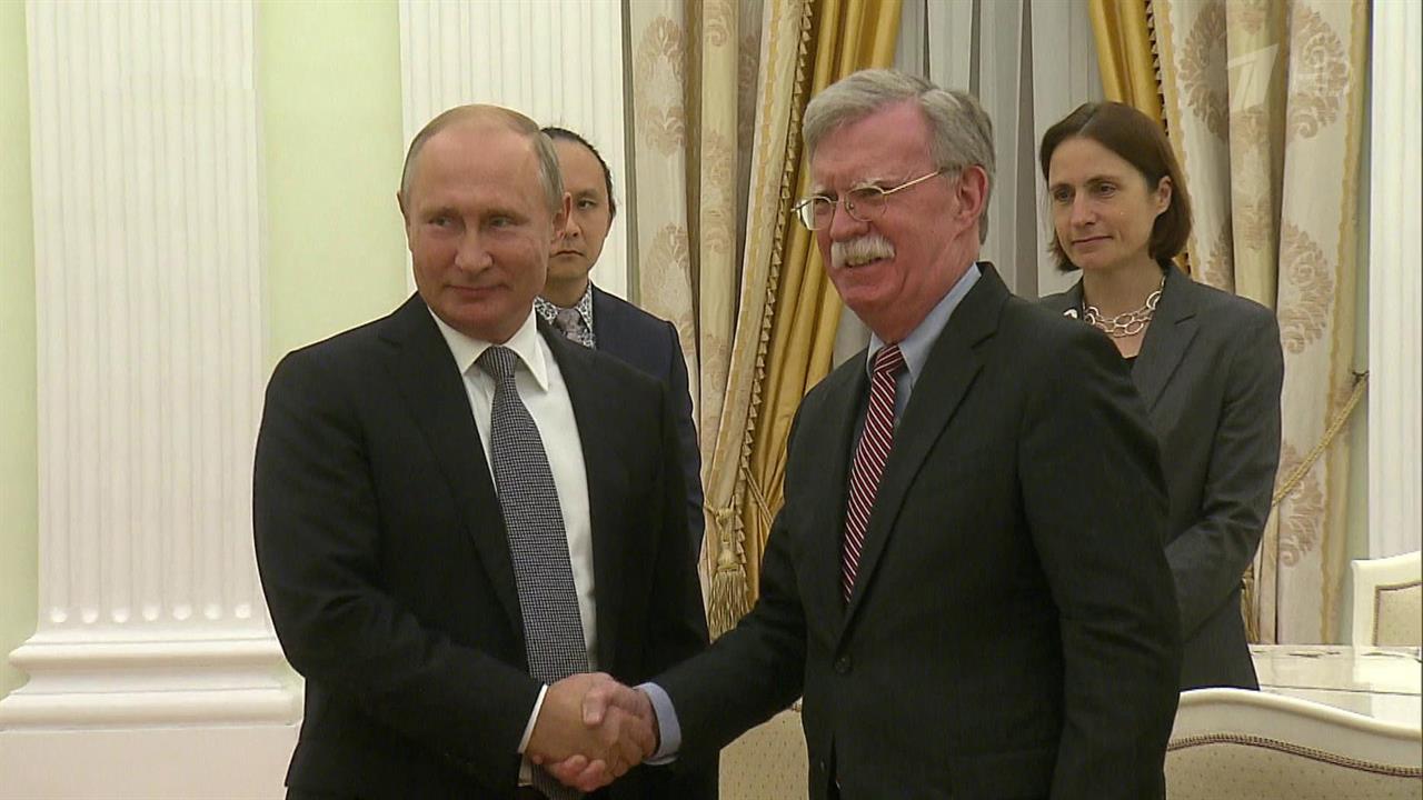 В Москве проходят переговоры Владимира Путина и помощника президента США по нацбезопасности Джона...