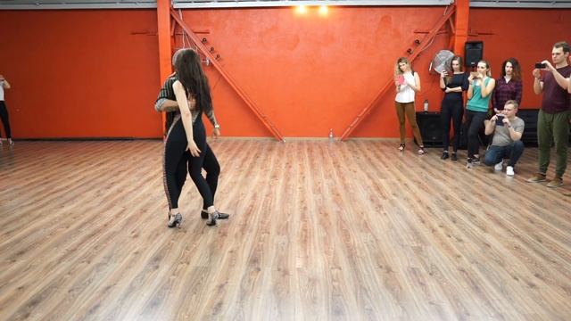 Carlos Espinosa & Liana / Bailemos Despacio - Dani J / Bachata Fever смотреть онлайн