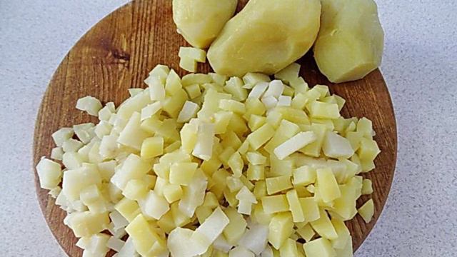 Картофельный немецкий салат с редисом и огурцом
