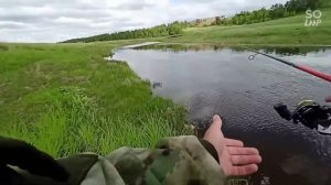 Эта блесна творит чудеса!! жор маленькой щуки на малой реке. блесна вертушка. рыбалка на малых река