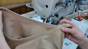 Как обработать горловину на футболке.