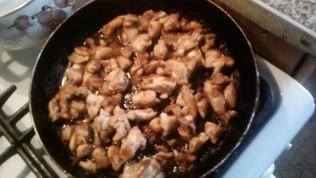 ЖАРИМ КУРИЦУ НА СКОВОРОДЕ