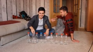 ФИФЕРЫ ВЫПОЛНЯЮТ WATER BOTTLE FLIP CHALLENGE