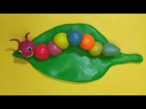 Как слепить из пластилина гусеницу на листочке.